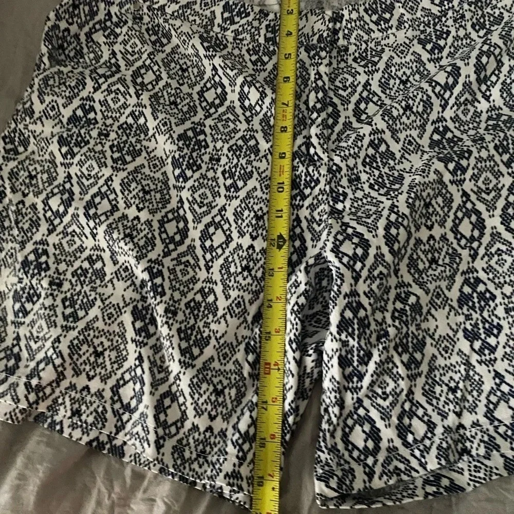 Cute summer casual navy and white plus size shorts - Picture 7 of 8